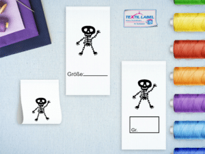 Textiletiketten mit Halloween Skelett Motiv M1330134